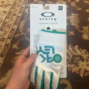 Oakley Sadplant Glove in White and Teal